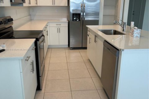 House in Miami, Florida 5 bedrooms № 1845655 - photo 6