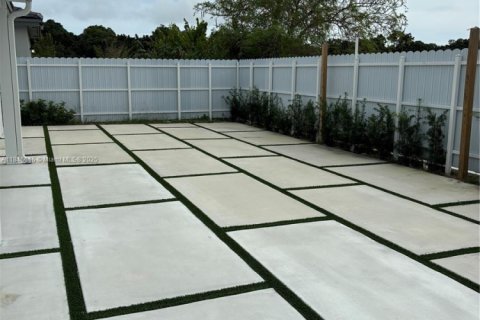 House in Miami, Florida 5 bedrooms № 1845655 - photo 10