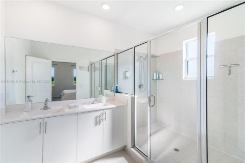 House in Miami, Florida 5 bedrooms № 1845655 - photo 19