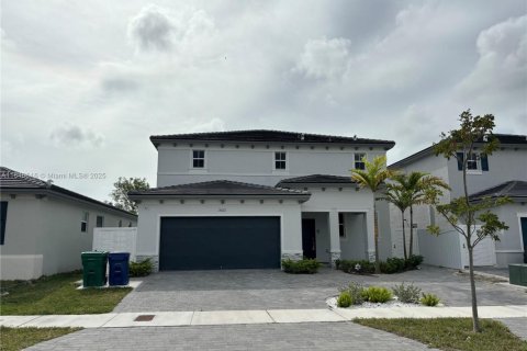 House in Miami, Florida 5 bedrooms № 1845655 - photo 2