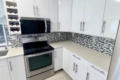 Townhouse in Miramar, Florida 4 bedrooms, 154.78 sq.m. № 2066404 - photo 12