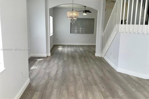 Townhouse in Miramar, Florida 4 bedrooms, 154.78 sq.m. № 2066404 - photo 3