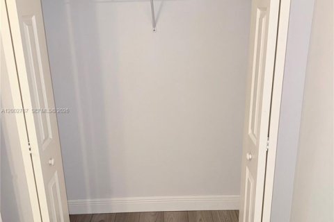 Townhouse in Miramar, Florida 4 bedrooms, 154.78 sq.m. № 2066404 - photo 23