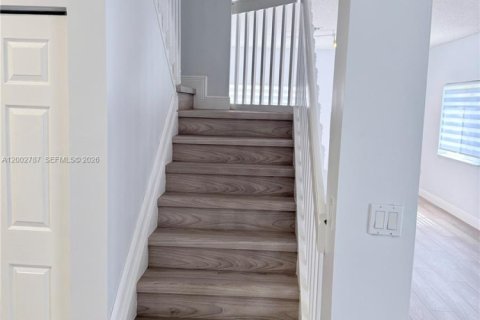 Townhouse in Miramar, Florida 4 bedrooms, 154.78 sq.m. № 2066404 - photo 16