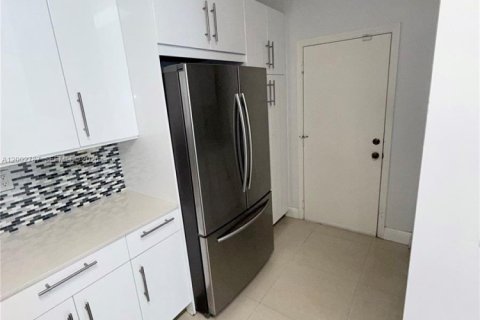 Townhouse in Miramar, Florida 4 bedrooms, 154.78 sq.m. № 2066404 - photo 13