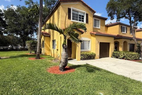 Townhouse in Miramar, Florida 4 bedrooms, 154.78 sq.m. № 2066404 - photo 2