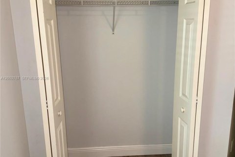 Townhouse in Miramar, Florida 4 bedrooms, 154.78 sq.m. № 2066404 - photo 20