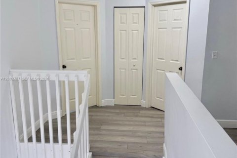 Townhouse in Miramar, Florida 4 bedrooms, 154.78 sq.m. № 2066404 - photo 18