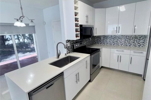 Townhouse in Miramar, Florida 4 bedrooms, 154.78 sq.m. № 2066404 - photo 11