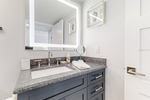 Condo in New Smyrna Beach, Florida, 1 bedroom  № 2238706 - photo 7