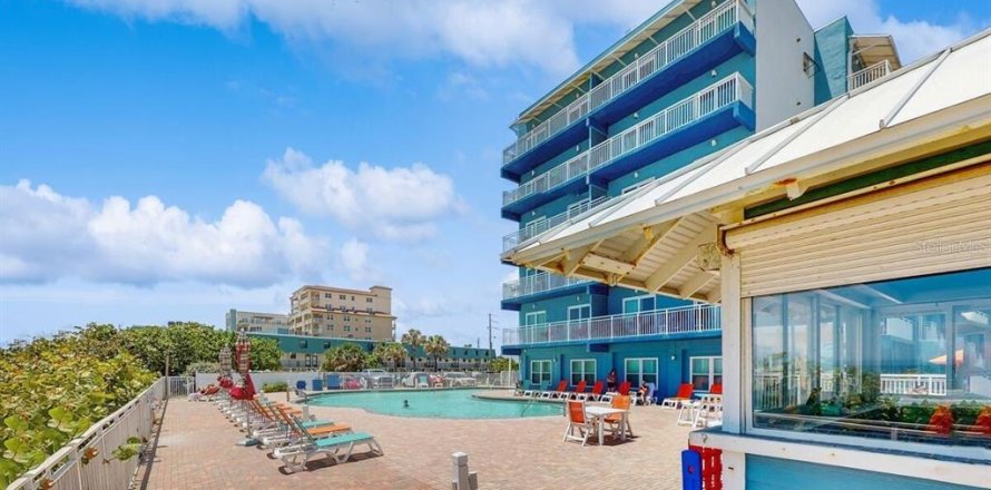 Condo in New Smyrna Beach, Florida, 1 bedroom  № 2238706