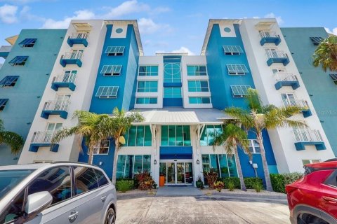 Condo in New Smyrna Beach, Florida, 1 bedroom  № 2238706 - photo 2