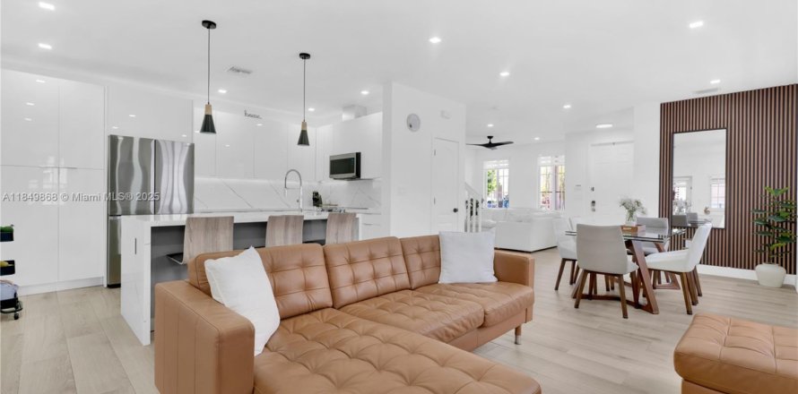 Townhouse in Homestead, Florida 4 bedrooms, 171.87 sq.m. № 1889424