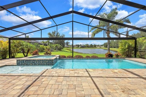 House in Bradenton, Florida 4 bedrooms, 268.95 sq.m. № 1836891 - photo 1