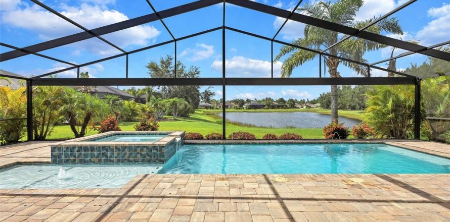 House in Bradenton, Florida 4 bedrooms, 268.95 sq.m. № 1836891