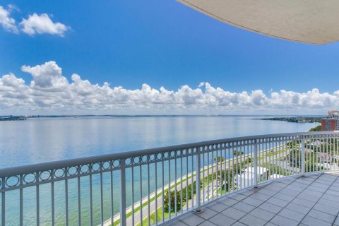 Condo in Tampa, Florida, 5 bedrooms  № 549287 - photo 17