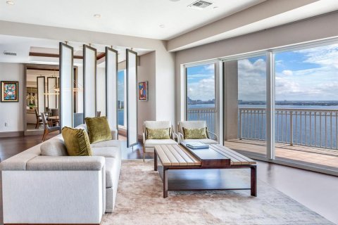 Condo in Tampa, Florida, 5 bedrooms  № 549287 - photo 11
