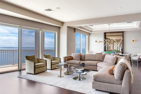 Condo in Tampa, Florida, 5 bedrooms  № 549287 - photo 9