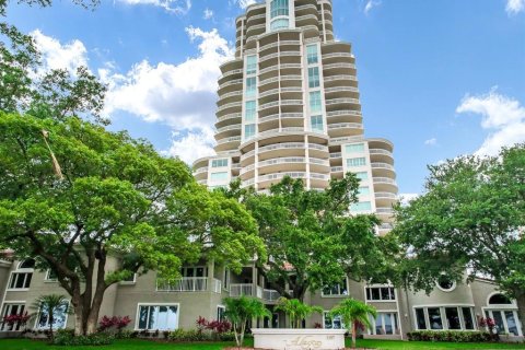 Condo in Tampa, Florida, 5 bedrooms  № 549287 - photo 1