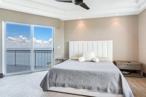 Condo in Tampa, Florida, 5 bedrooms  № 549287 - photo 27