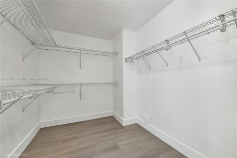 Copropriété à vendre à Miami, Floride: 2 chambres, 112.13 m2 № 1768641 - photo 15