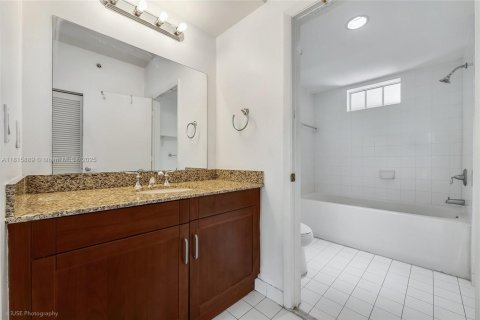 Copropriété à vendre à Miami, Floride: 2 chambres, 112.13 m2 № 1768641 - photo 16