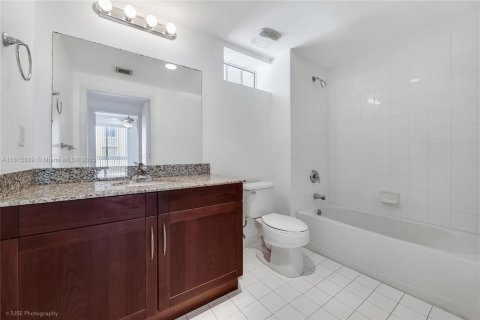 Copropriété à vendre à Miami, Floride: 2 chambres, 112.13 m2 № 1768641 - photo 13