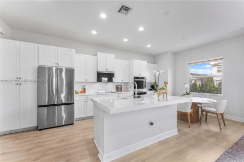 Купить виллу или дом в Уэстлейк, Флорида 3 спальни, 239.59м2, № 2043636 - фото 6