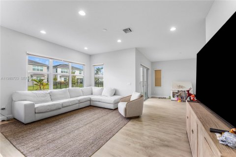 Купить виллу или дом в Уэстлейк, Флорида 3 спальни, 239.59м2, № 2043636 - фото 12