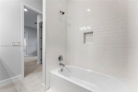 Купить виллу или дом в Уэстлейк, Флорида 3 спальни, 239.59м2, № 2043636 - фото 29