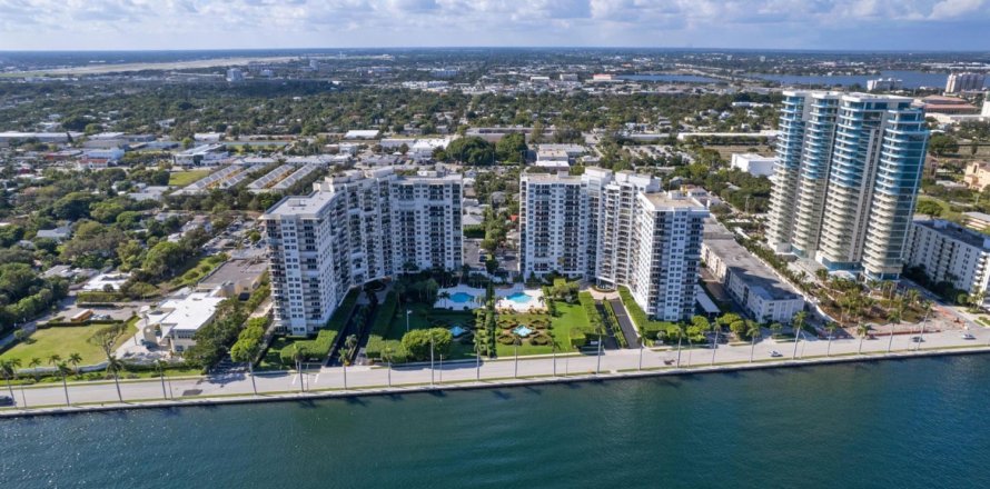 Condo in West Palm Beach, Florida, 3 bedrooms  № 1151624