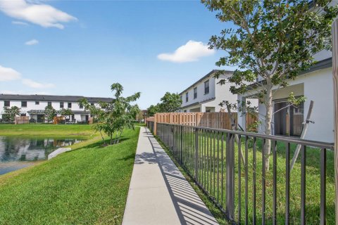 Touwnhouse à louer à Dania Beach, Floride: 3 chambres, 176.14 m2 № 2278609 - photo 5
