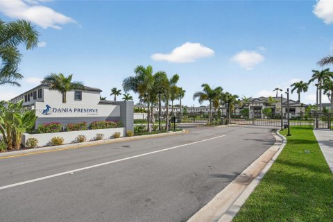 Touwnhouse à louer à Dania Beach, Floride: 3 chambres, 176.14 m2 № 2278609 - photo 24