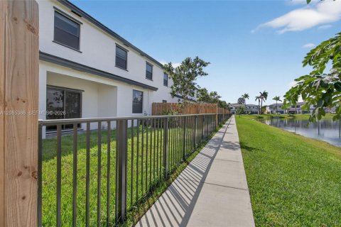 Touwnhouse à louer à Dania Beach, Floride: 3 chambres, 176.14 m2 № 2278609 - photo 4