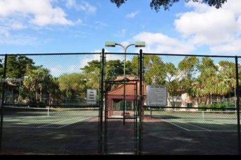 Condo in Miami, Florida, 1 bedroom  № 1878401 - photo 20