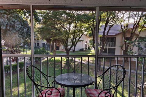 Condo in Miami, Florida, 1 bedroom  № 1878401 - photo 11