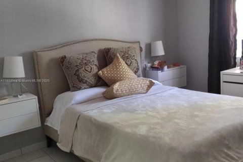Condo in Miami, Florida, 1 bedroom  № 1878401 - photo 6