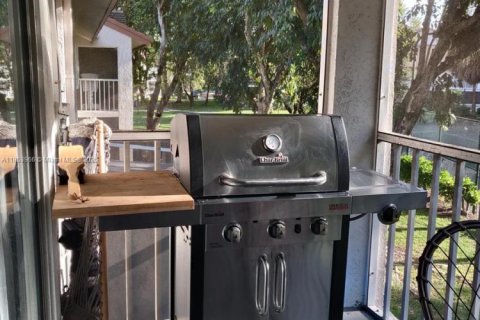 Condo in Miami, Florida, 1 bedroom  № 1878401 - photo 12