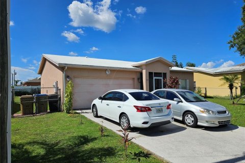 Villa ou maison à vendre à Kissimmee, Floride: 3 chambres, 109.07 m2 № 1788195 - photo 3