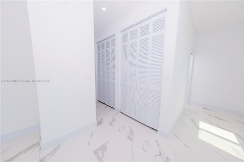 House in Dania Beach, Florida 2 bedrooms, 66.89 sq.m. № 1695735 - photo 16