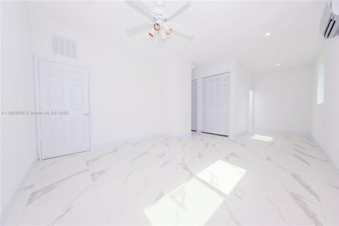 House in Dania Beach, Florida 2 bedrooms, 66.89 sq.m. № 1695735 - photo 14