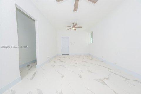 House in Dania Beach, Florida 2 bedrooms, 66.89 sq.m. № 1695735 - photo 4