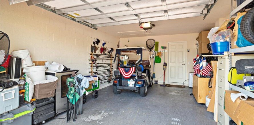 House in Fort Pierce, Florida 2 bedrooms, 131.83 sq.m. № 1216108