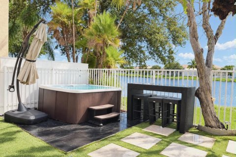 Touwnhouse à louer à Pembroke Pines, Floride: 3 chambres, 160.35 m2 № 2384915 - photo 2
