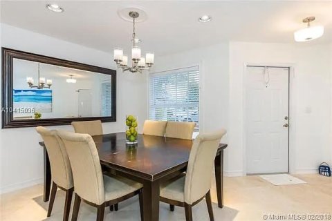 Touwnhouse à louer à Pembroke Pines, Floride: 3 chambres, 160.35 m2 № 2384915 - photo 5