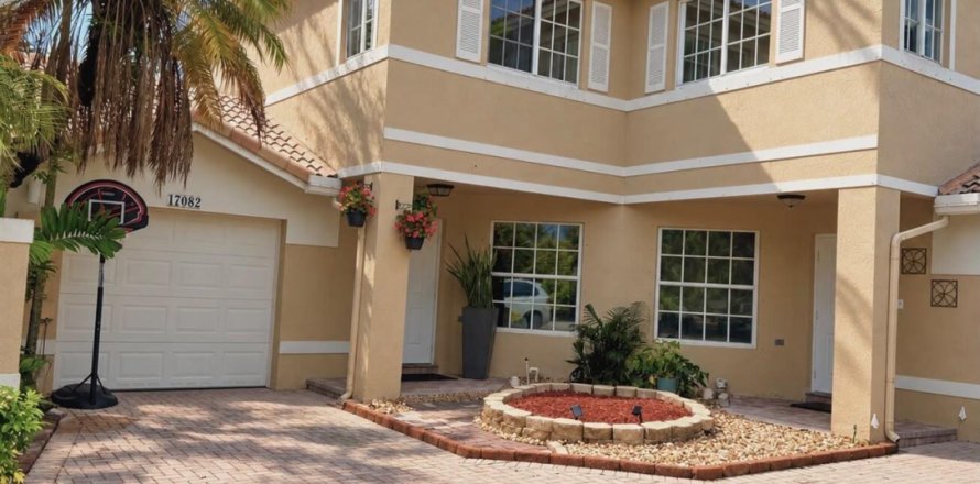 Touwnhouse à Pembroke Pines, Floride 3 chambres, 160.35 m2 № 2384915