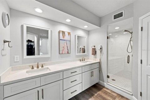 Condo in Largo, Florida, 2 bedrooms  № 2334181 - photo 27