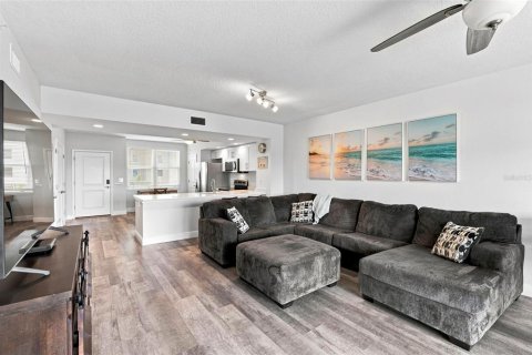 Condo in Largo, Florida, 2 bedrooms  № 2334181 - photo 15