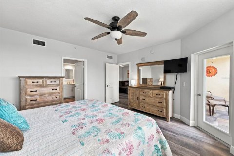 Condo in Largo, Florida, 2 bedrooms  № 2334181 - photo 24