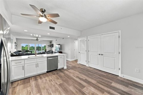 Condo in Largo, Florida, 2 bedrooms  № 2334181 - photo 10